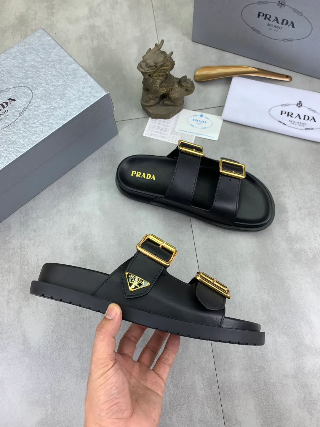 Men's shoes 💰P340💰【New style】🎁🎁🎁 PRADA Prada's new casual slippers, original official website, perfect workmanship, transmitting a kind of noble luxury, sublimating its definition of luxury in Prada's high-end extraordinary craftsmanship. Original combination outsole, code number: 38-44 (45 customized) Multiple colors 🉑️ to choose from